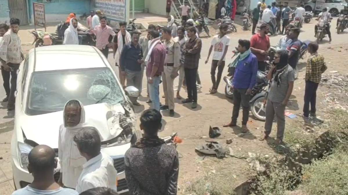 दर्दनाक हादसाः सड़क किनारे खड़े व्यक्ति को कार ने मारी टक्कर, मौके पर ही मौत