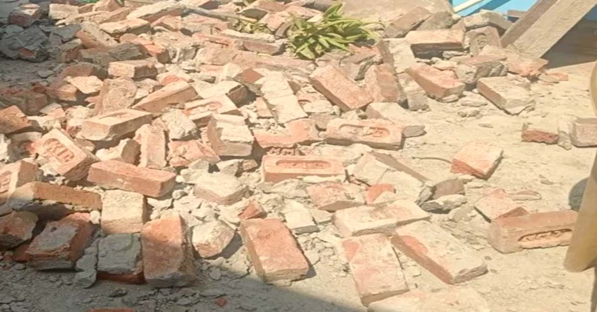 ‘मौत’ की फैक्ट्री: तीन मंजिला इमारत के मलबे में दबकर 3 साल की बच्ची की गई जान, पिता अस्पताल में लड़ रहा जिंदगी की जंग