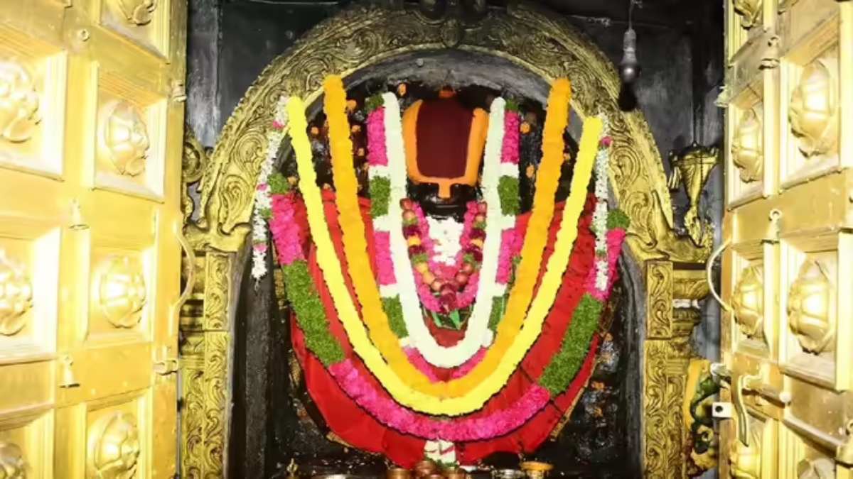 4000 साल पुराना है ये रहस्यमयी मंदिर : जहां सांस लेती है भगवान की मूर्ति ! लगातार बहता रहता है खून …