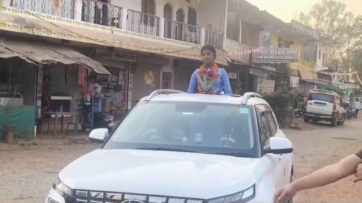 किसान की बेटी ने किया कमाल: 12वीं में 96.40% अंक के साथ अपर्णा ने प्रदेश में 10वां स्थान किया हासिल, पिता की इच्छा- बेटी बने डॉक्टर