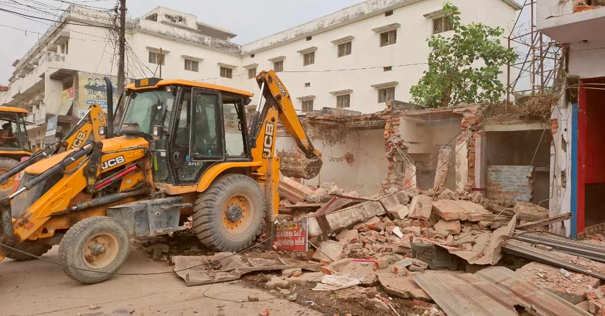 ‘बाबा’ के बुलडोजर से बचना मुश्किल है! PWD की जमीन से हटाया गया अवैध कब्जा, मछली मंडी से सपा कार्यालय तक अतिक्रमण ध्वस्त