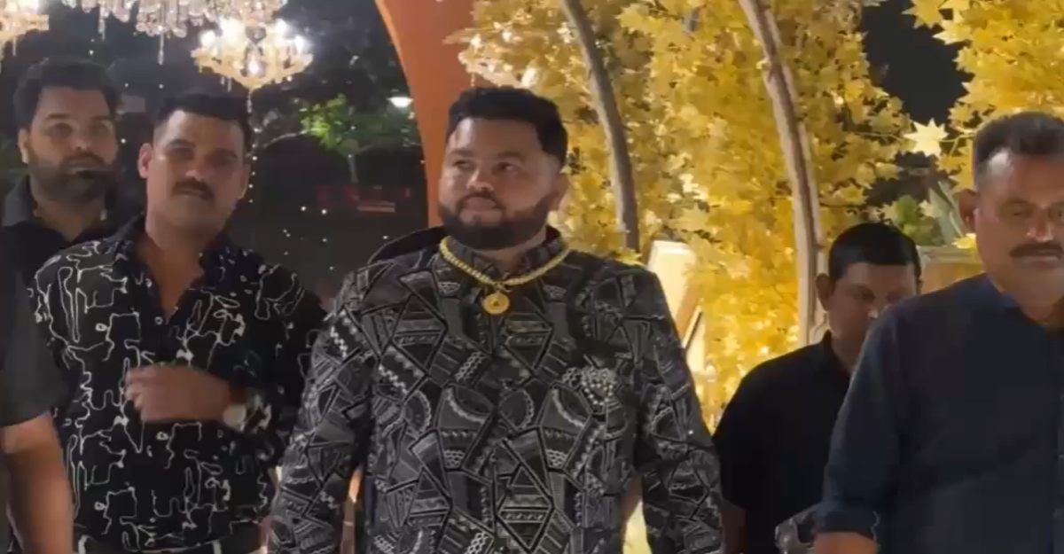 शादी में गनर लाने पर दूल्हे ने हंसकर टोकाः भड़क गए मुंबई वाले बिल्डर रिश्तेदार, स्टेज पर ही दे डाली गोली मारने की धमकी, FIR