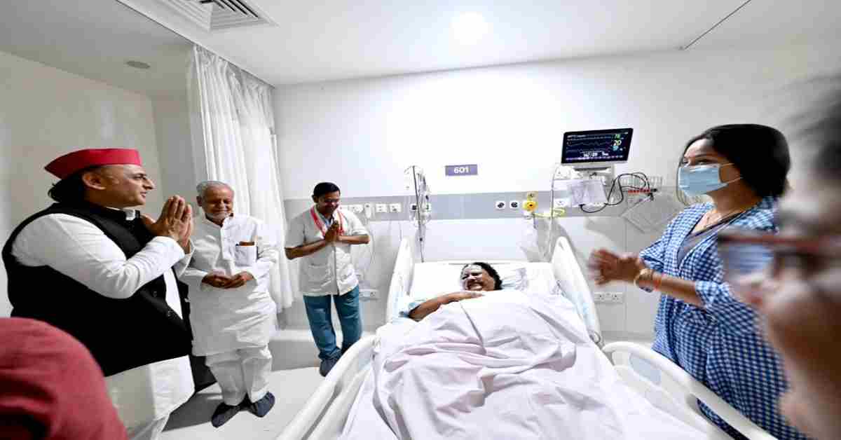 राजनीति अपनी जगह है और… अनुपमा जायसवाल से मिले अखिलेश, सपा चीफ का पुतला फूंकते समय झुलसी थी BJP विधायक