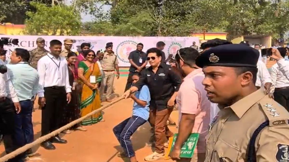 अब खेलों से चमकेगा बस्तर : सचिन तेंदुलकर ने कहा – बस्तर में प्रतिभा की कमी नहीं, 100 से ज्यादा खेल मैदान बनाने का किया ऐलान
