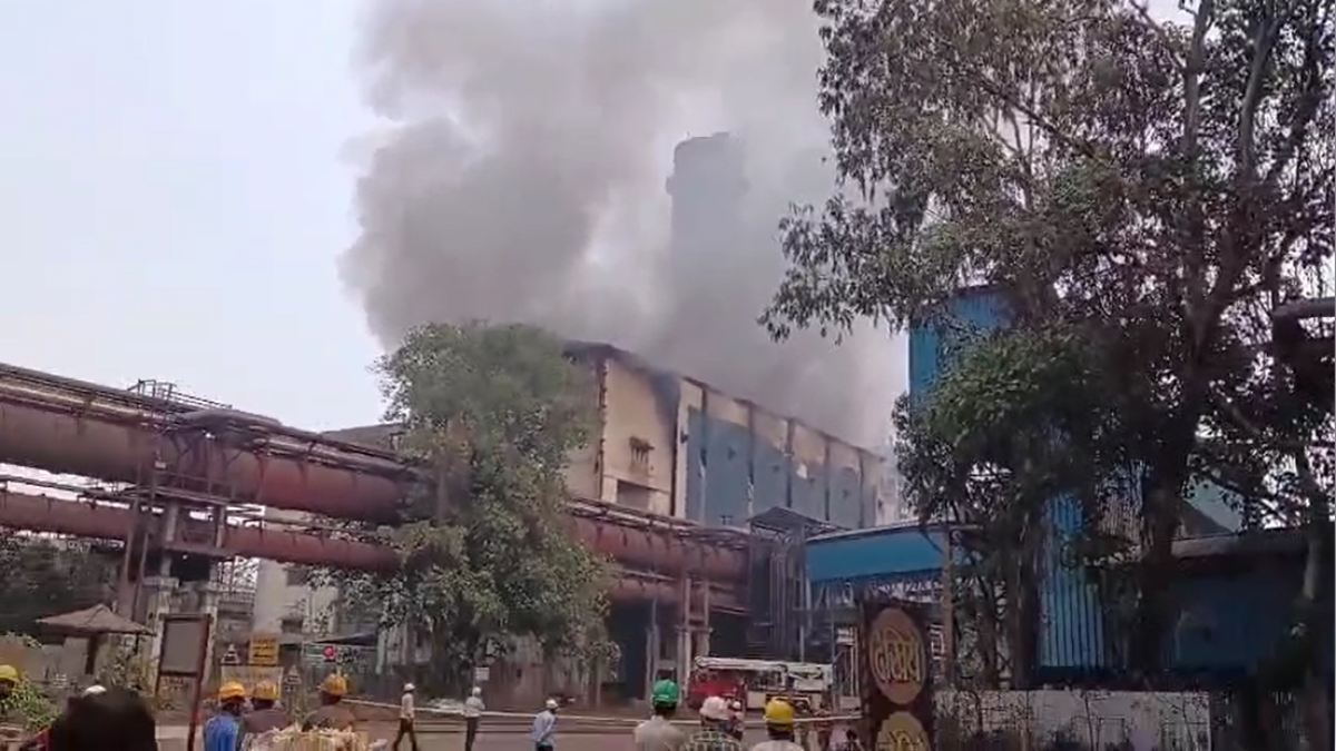 भिलाई स्टील प्लांट में बड़ा हादसा : टर्बाइन में ब्लास्ट के बाद फैली आग, 8 मजदूर घायल, पीछे के रास्ते से बाहर निकले कर्मचारी