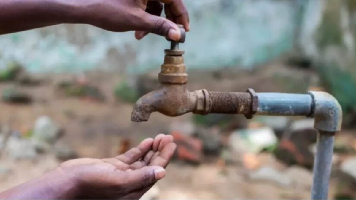 खम्हारडीह बस्ती में जल संकट : नलाें में नहीं आ रहा पानी, महीनेभर से पेयजल समस्या से जूझ रहे लोग, जल्द व्यवस्था सुधारने की मांग