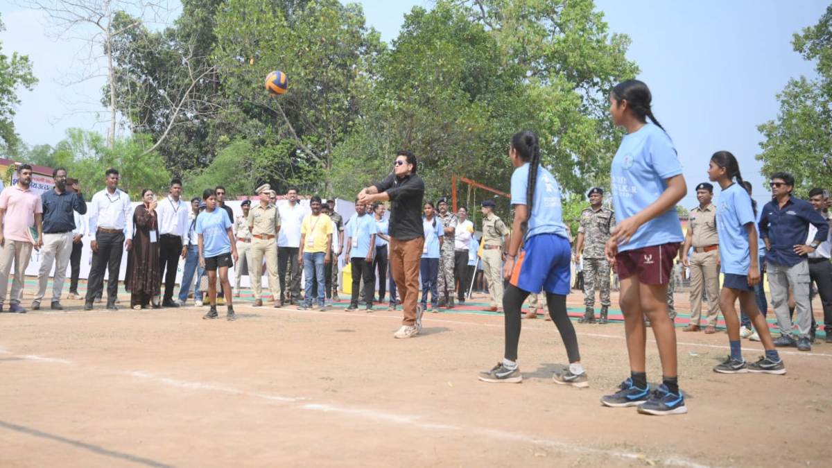 बस्तर में खेलों के जरिए बदलाव की नई लहर : सीएम साय ने कहा – सचिन तेंदुलकर का दौरा प्रेरणादायी