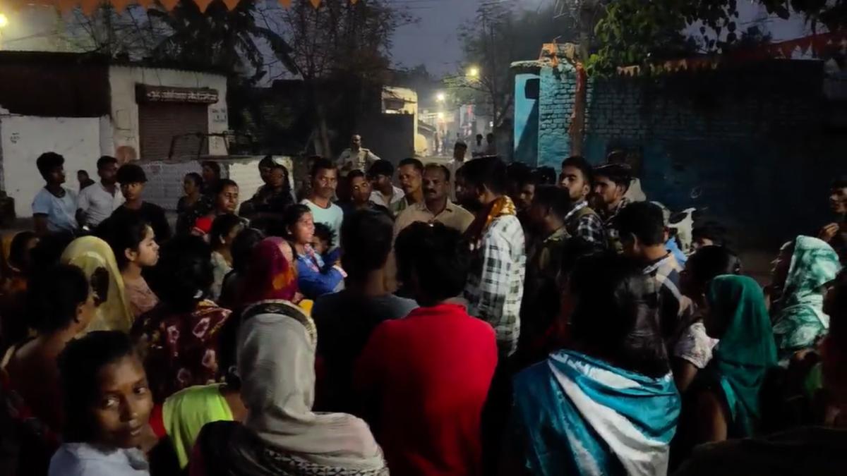 दुर्ग में फिर मासूम से दुष्कर्म की खबर : चॉकलेट का लालच देकर साथ ले गया था नशेड़ी युवक, ग्राउंड के पास मिली बच्ची, बंधे थे हाथ-पैर…