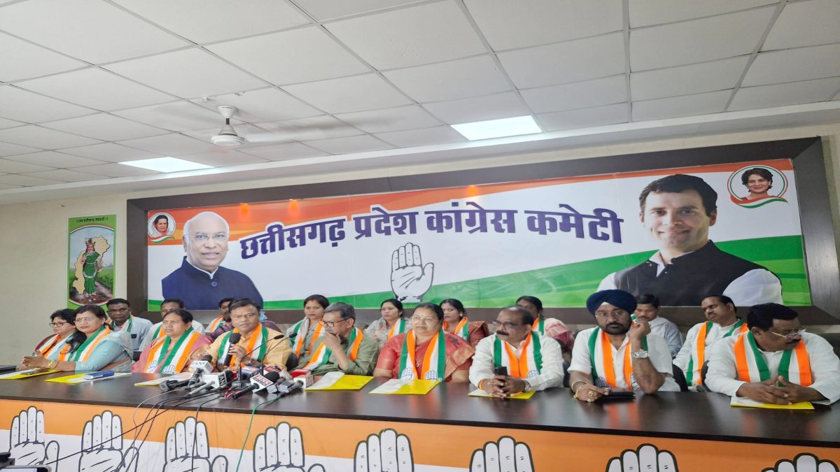 कांग्रेस विधायक दल की बैठक : नेता प्रतिपक्ष महंत ने कहा – विशेष सत्र के लिए सभी साथी तैयार, बैज बोले – महिला विधायक देंगी मुंहतोड़ जवाब