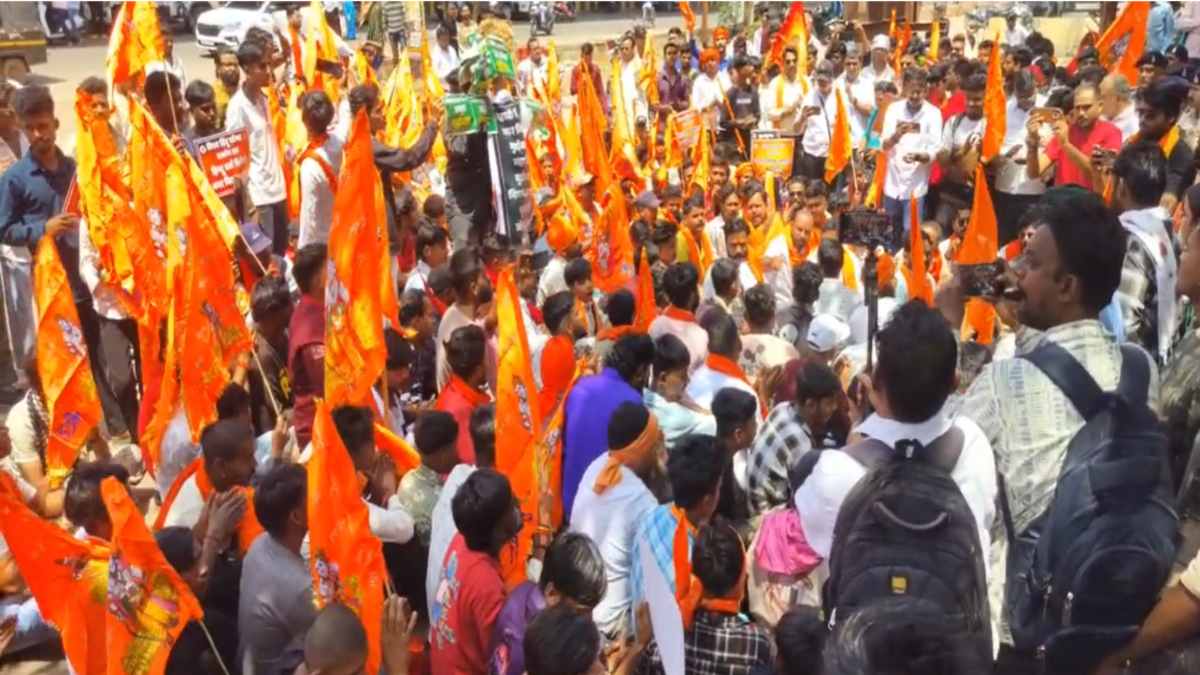 योगा गार्डन से हनुमानजी की प्रतिमा हटाने पर बवाल : बजरंग दल ने किया नगर निगम का घेराव, आयुक्त और महापौर के खिलाफ FIR की मांग