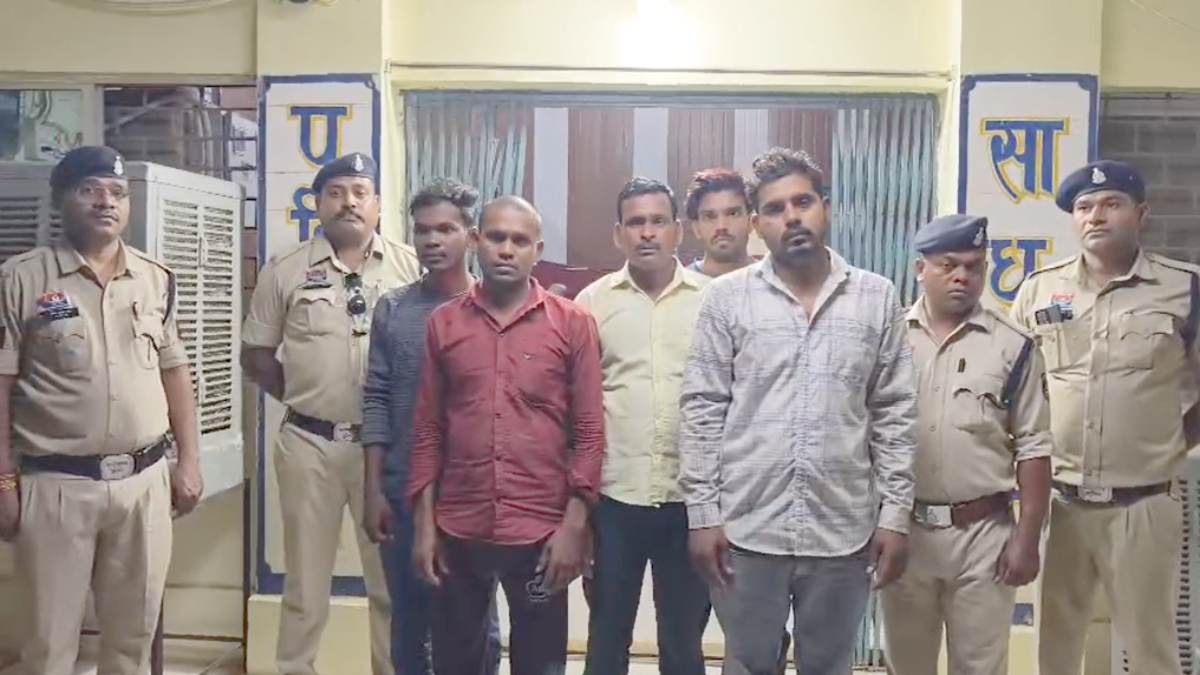 पुलिस टीम पर हमला, 5 आरोपी गिरफ्तार, अन्य फरार आरोपियों की तलाश जारी