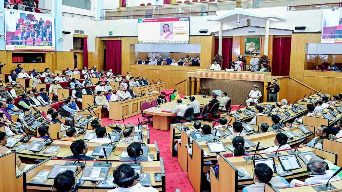 हंगामेदार रहा ओडिशा विधानसभा का विशेष सत्र : सीएम माझी ने महिला आरक्षण को लेकर विपक्ष पर साधा निशाना, कांग्रेस ने भी किया तीखा प्रहार