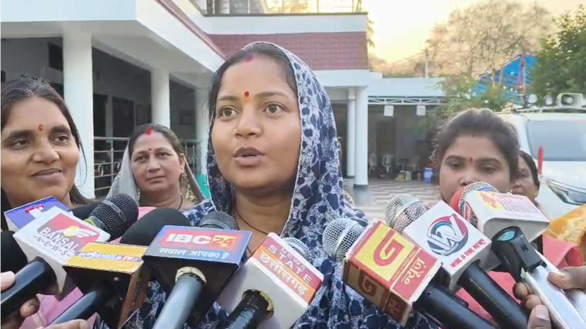 छत्तीसगढ़ में साड़ी घोटाला‌! : मंत्री लक्ष्मी राजवाड़े ने कहा – कांग्रेस राज में होता था भ्रष्टाचार, मछली झोलने के काम आती थी साड़ी…