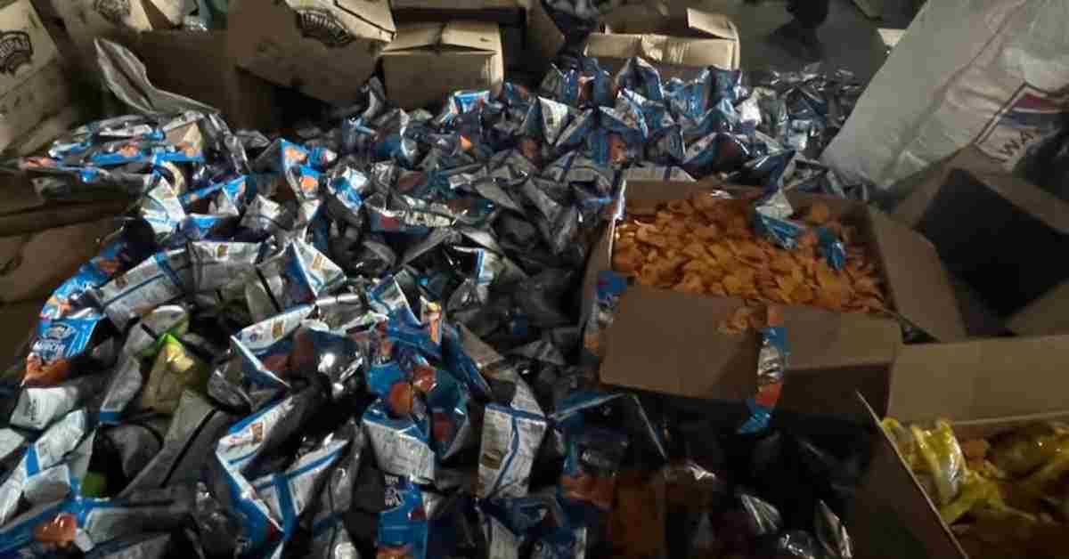 बाजार में एक्सपायर्ड चिप्स: नूडल्स की री पैकिंग के खेल का भंडाफोड़, बाजार में बेचा जाना था यह ‘जहर’