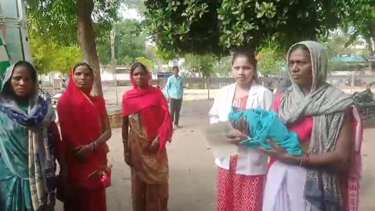 CG News : जन्म के बाद नवजात को छोड़कर फरार हुई महिला, ग्रामीणों ने बचाई जान