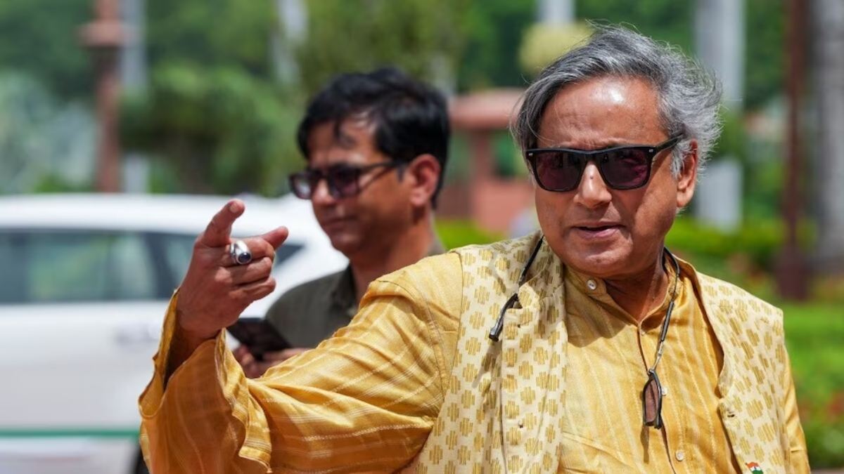 केरलम में शशि थरूर के काफिले पर हमला, बीच सड़क पर घेरी गाड़ी, गनमैन को भी पीटा, तीन हिरासत में