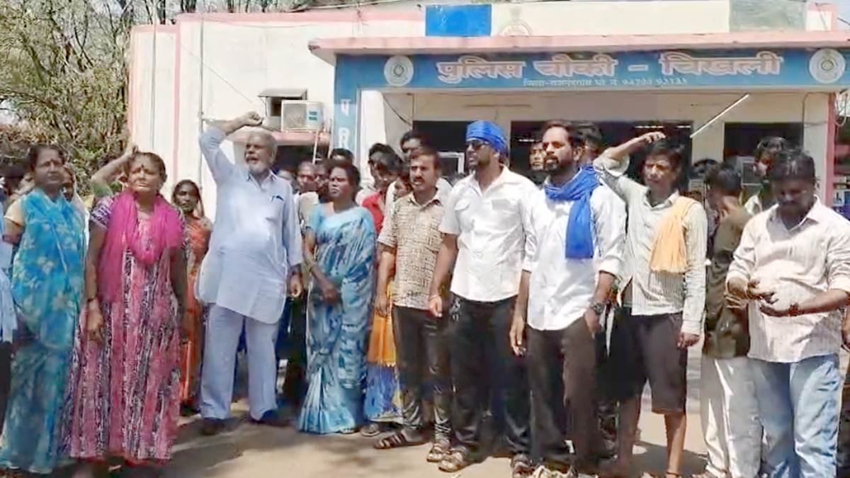 वार्डवासियों ने घेरा थाना, पुलिस प्रशासन के खिलाफ की नारेबाजी, अपराधियों को संरक्षण देने का लगाया आरोप