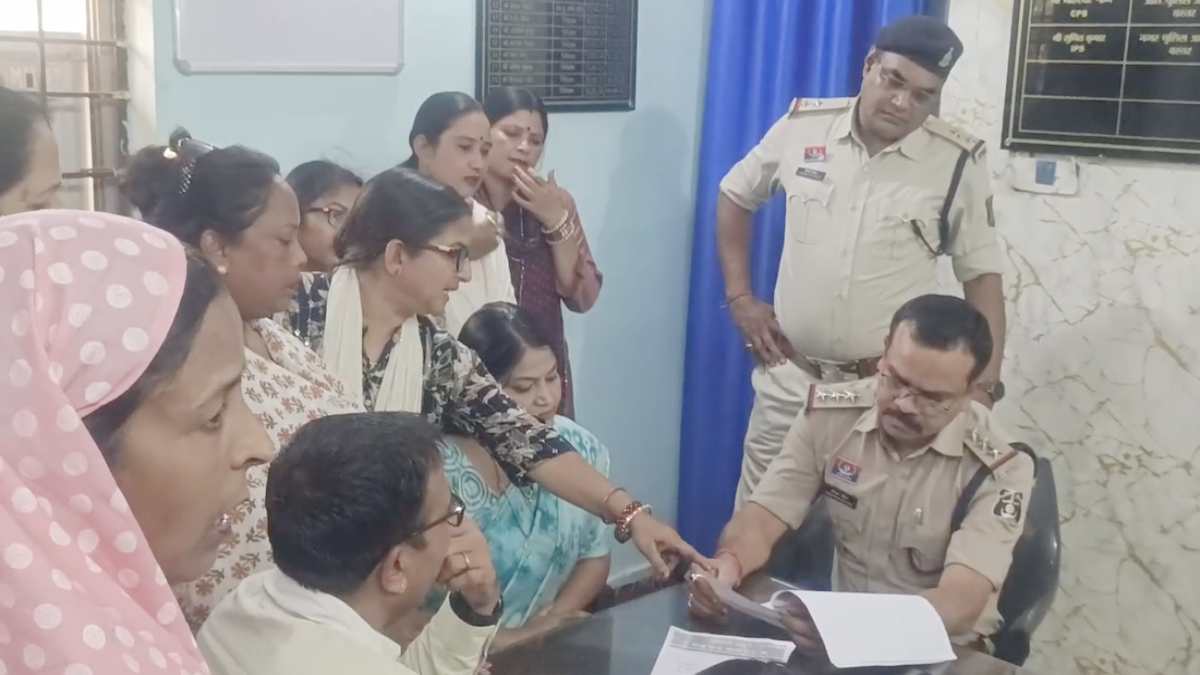 कांग्रेस नेता के खिलाफ BJP महिला कार्यकर्ताओं ने खोला मोर्चा, थाने में की शिकायत, आपत्तिजनक टिप्पणी का लगाया आरोप