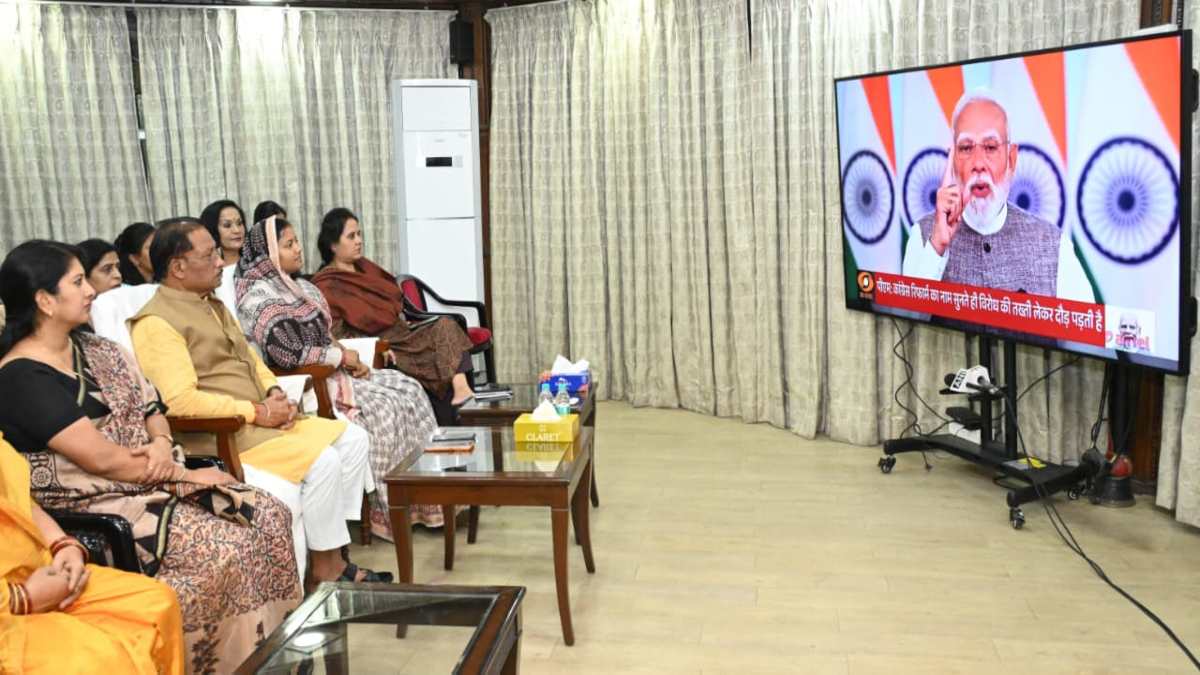 सीएम हाउस में गूंजा ‘नारी शक्ति वंदन’ का संदेश, साय ने सुना पीएम मोदी का संबोधन, कहा – इंडी गठबंधन ने किया घोर महापाप, जनता देगी जवाब