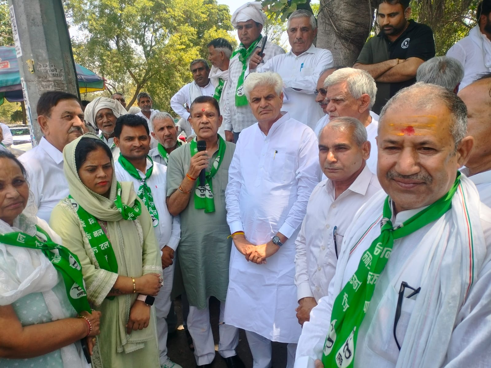 सोनीपत नगर निगम चुनाव: इनेलो मेयर प्रत्याशी आनंद खत्री ने भरा नामांकन; प्रदेश अध्यक्ष माजरा बोले- ‘भ्रष्टाचार मुक्त होगा शहर’