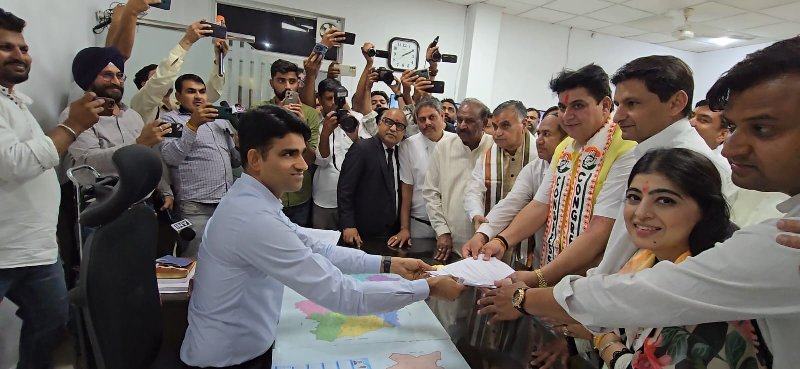 सोनीपत में कांग्रेस को तगड़ा झटका: नामांकन के 24 घंटे बाद ही मुकरे मेयर प्रत्याशी कमल दीवान, ‘भीतरी कलह’ ने बिगाड़ा खेल!