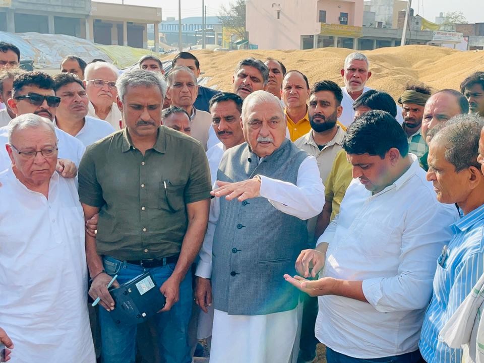 करनाल मंडी में भूपेंद्र हुड्डा का सरकार पर हमला, बोले—किसानों को सम्मान नहीं, परेशान किया जा रहा है