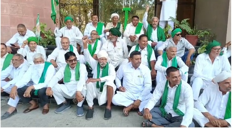 करनाल में किसानों का विरोध तेज, मार्केट कमेटी कार्यालय और खरीद केंद्रों पर जड़ा ताला