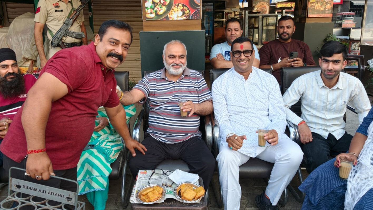 करनाल के नेहरू पैलेस में विधायक जगमोहन आनंद की ‘चाय पर चर्चा’: जन-संवाद के जरिए समस्याओं का मौके पर समाधान