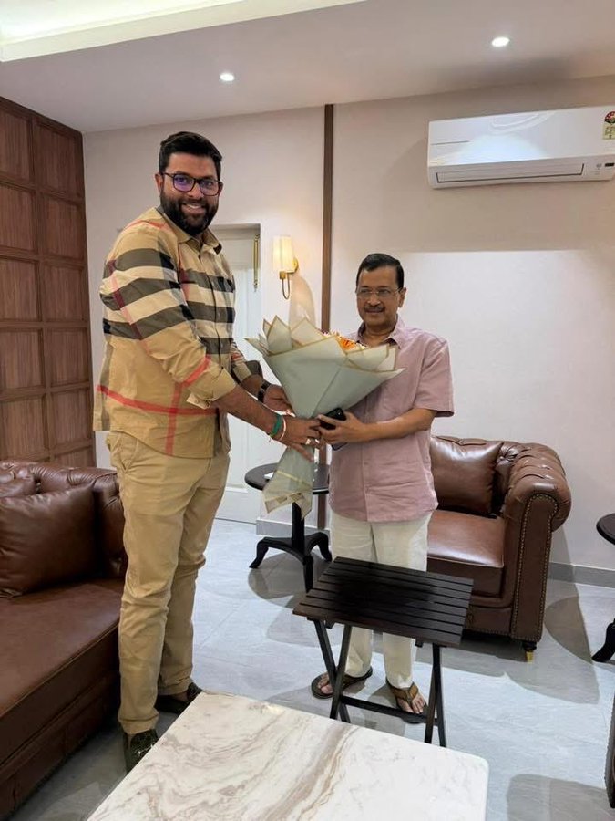 हरियाणा में फिर होगा ‘गठबंधन’? केजरीवाल से मिले दिग्विजय चौटाला, तस्वीरों ने छेड़ी नई सियासी चर्चा