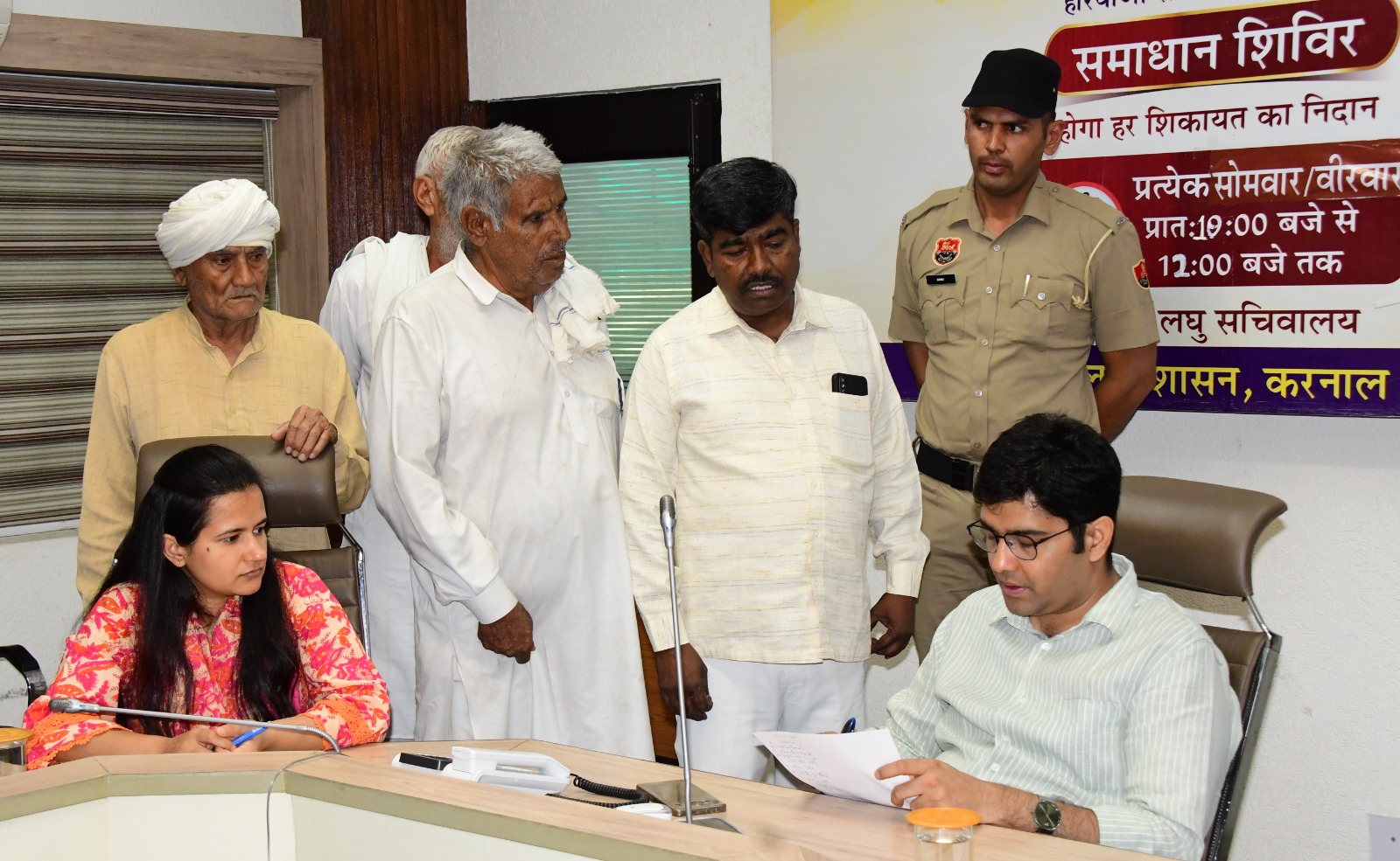 करनाल समाधान शिविर: DC डॉ. आनंद कुमार शर्मा ने सुनीं जन-समस्याएं, अधिकारियों को दिए ‘ऑन द स्पॉट’ समाधान के निर्देश