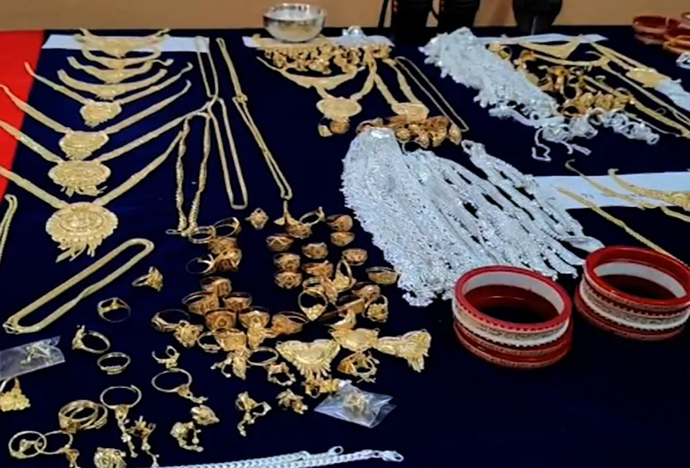 कटक पुलिस की बड़ी कार्रवाई: 1.40 करोड़ का सोना ज़ब्त, 10 अंतर-जिला गैंग सदस्य गिरफ्तार