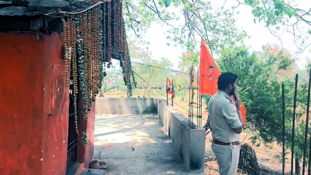कवर्धा राजपरिवार के मंदिर से 10 तोला का चांदी का मुकुट चोरी, जांच में जुटी पुलिस आस-पास के लोगों से कर रही पूछताछ…