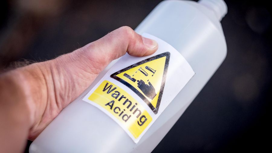 प्रेमी की होने वाली थी शादी, न माना लड़का तो GF ने दुल्हन पर कर दिया एसिड अटैक ; आरोपी युवती गिरफ्तार