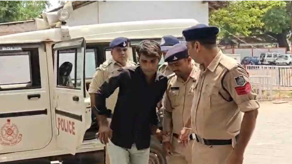 शादी की शहनाई के बीच डबल मर्डर: आरक्षक पर चाकू से ताबड़तोड़ वार, जंगल में सर्च ऑपरेशन के बाद इनामी बदमाश गिरफ्तार