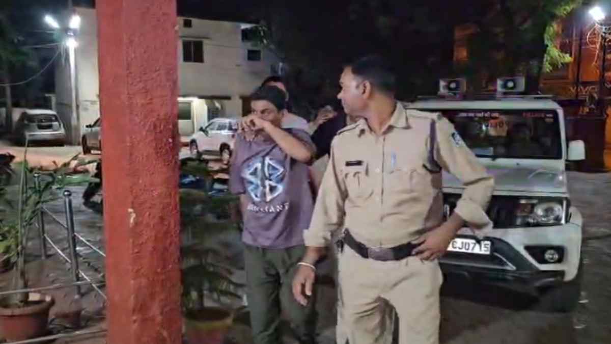 दोस्त की बेटी पर बिगड़ी नियत: भरोसे का फायदा उठाकर बच्ची से की गलत हरकत, नहाते हुए वीडियो की आड़ में…