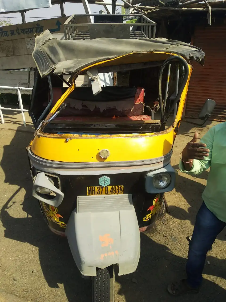 चलते ऑटो में खेलते हुए बच्चे से एक्सीलेटर दबा, वाहन पलटने से 4 साल के मासूम की मौत