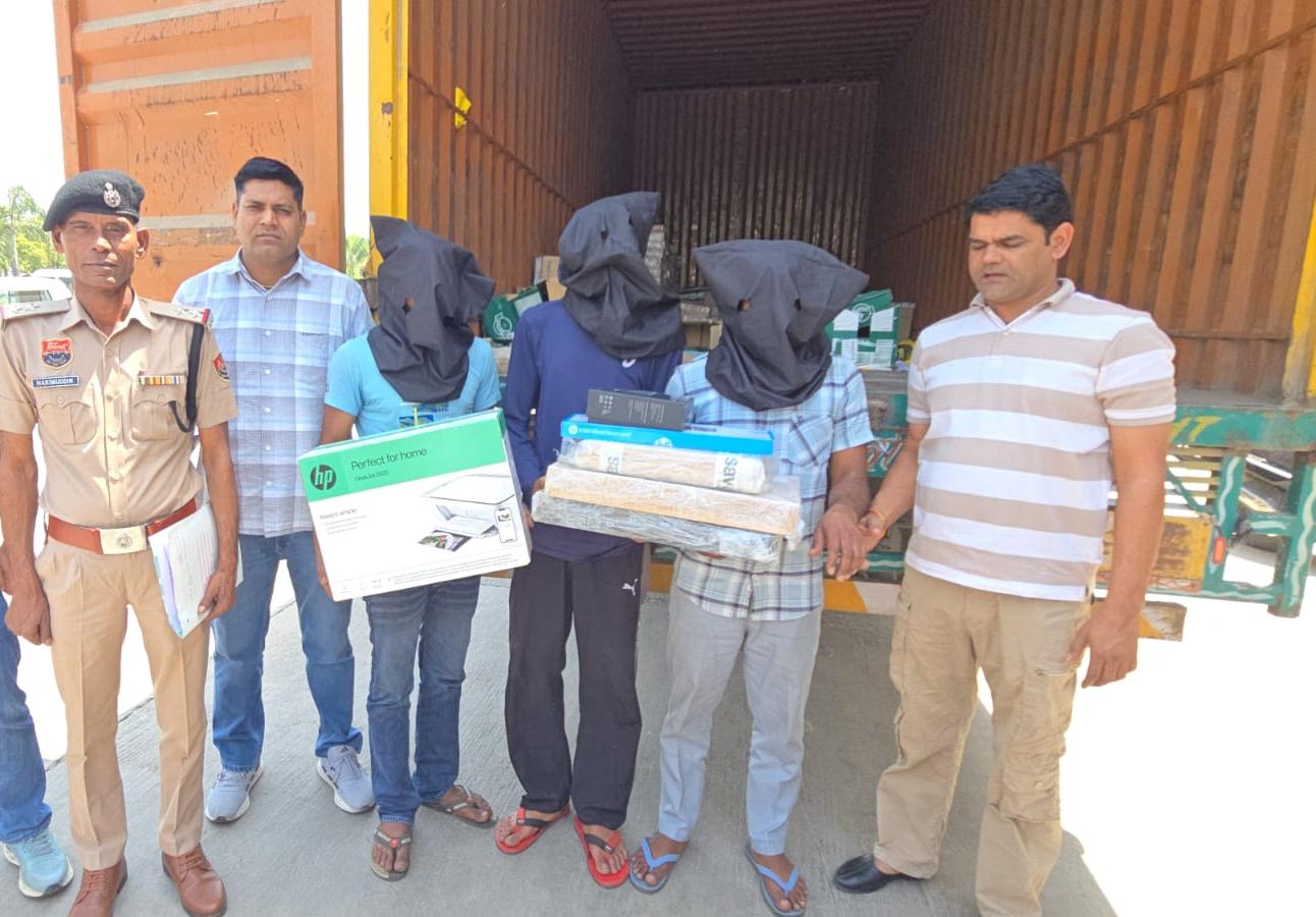 पलवल पुलिस की बड़ी कामयाबी: करोड़ों के इलेक्ट्रॉनिक सामान के गबन का खुलासा, मास्टरमाइंड समेत अंतर्राज्यीय गैंग के 3 आरोपी गिरफ्तार