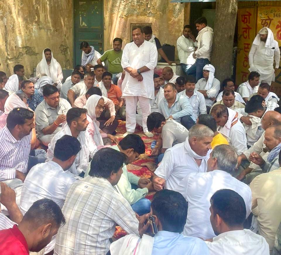 पलवल में बिजली कर्मचारियों का जोरदार प्रदर्शन, अधीक्षक अभियंता कार्यालय पर गेट मीटिंग,सैकड़ों कर्मचारियों ने किया प्रदर्शन