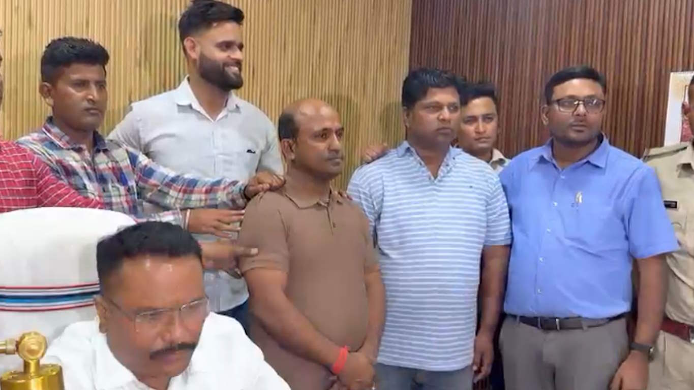 पैंगोलिन के साथ धरे गए दो तस्कर, 50 करोड़ में सौदा करने पखांजूर से लाए थे रायपुर…