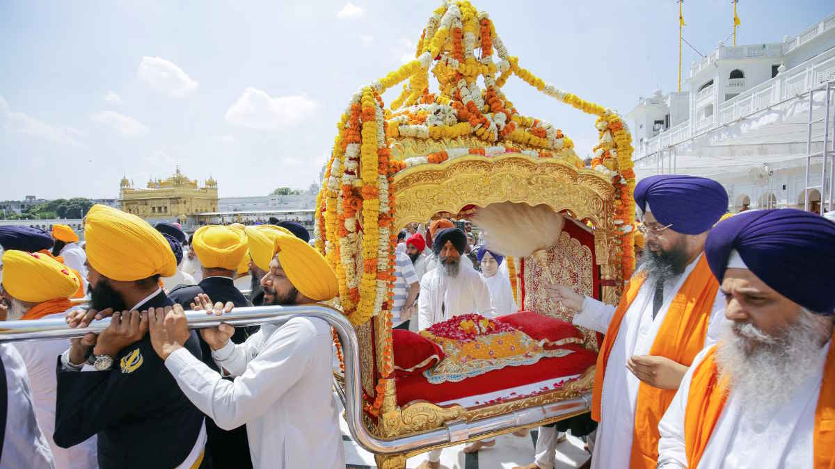 पंजाब में लागू हो गया बेअदबी पर सख्त कानून, राज्यपाल ने बिल पर किए हस्ताक्षर, जानिए क्या है नियम…