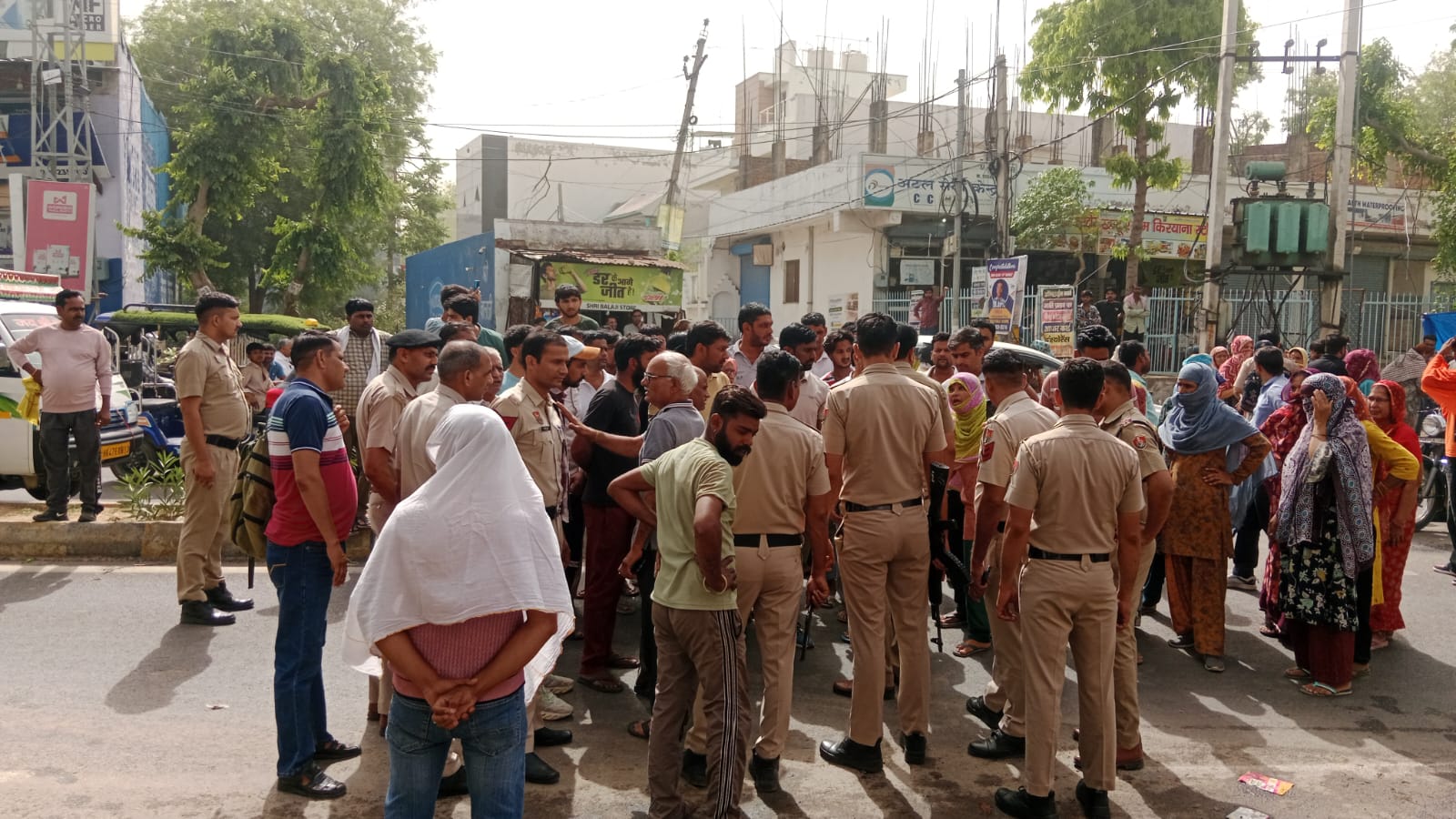 रेवाड़ी‑बावल रोड पर महिलाओं का बवाल: गंदे पानी से तंग होकर लगाया जाम