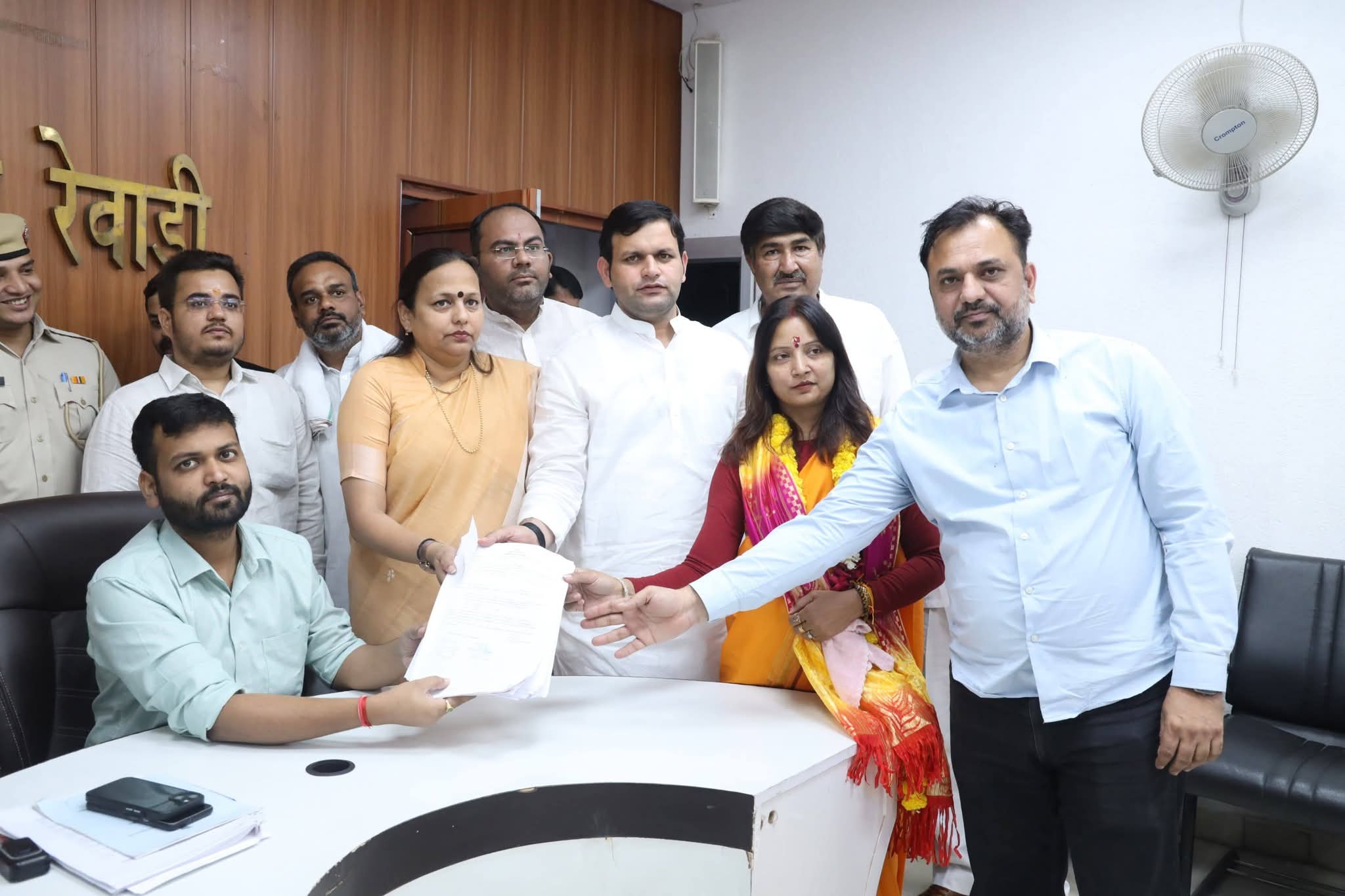 Rewari Civic Elections: BJP ने विनीता पीपल और अजय जांगड़ा पर खेला दांव; बसपा व जजपा के कद्दावर नेताओं ने थामा भाजपा का दामन