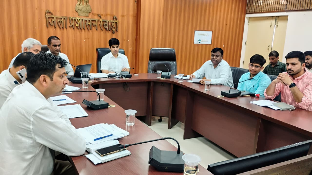 रेवाड़ी DC का कड़ा रुख: समाधान शिविर की शिकायतों में ढिलाई बर्दाश्त नहीं, तय समय में निपटारे के दिए निर्देश