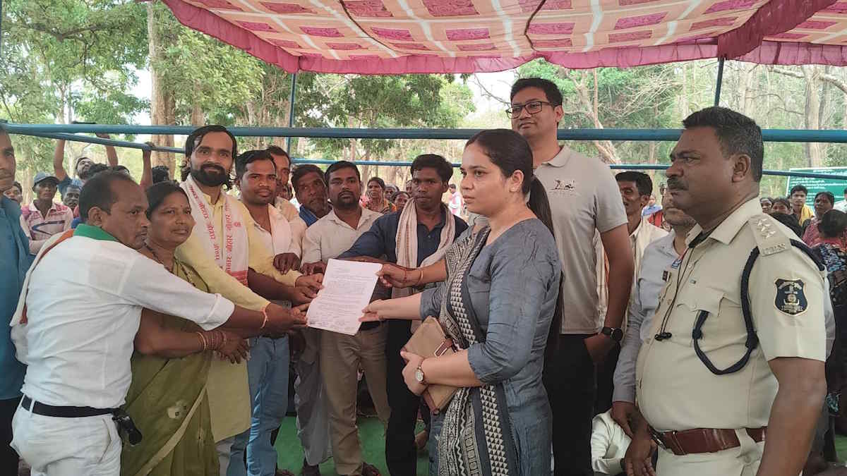 क्षतिग्रस्त रपटे से परेशान ग्रामीणों ने एनएच पर किया चक्काजाम, प्रशासन के लिखित आश्वासन पर 12 घंटे बाद खुला रास्ता…