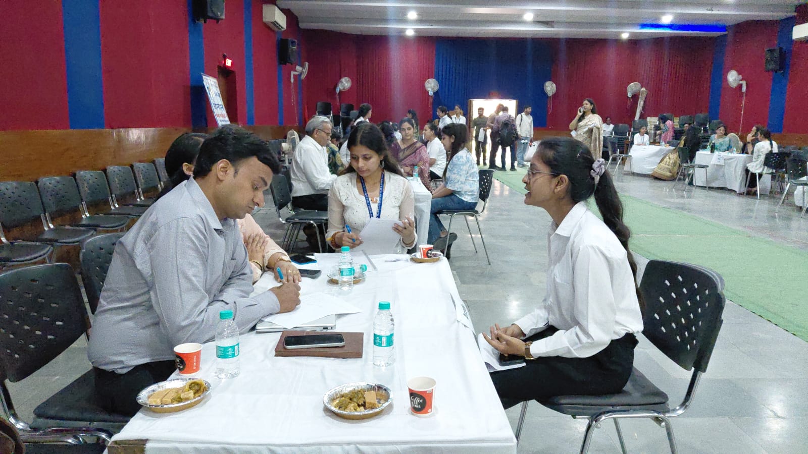 आदर्श महिला महाविद्यालय में बेटियों के लिए मेगा रोजगार मेले का आयोजन