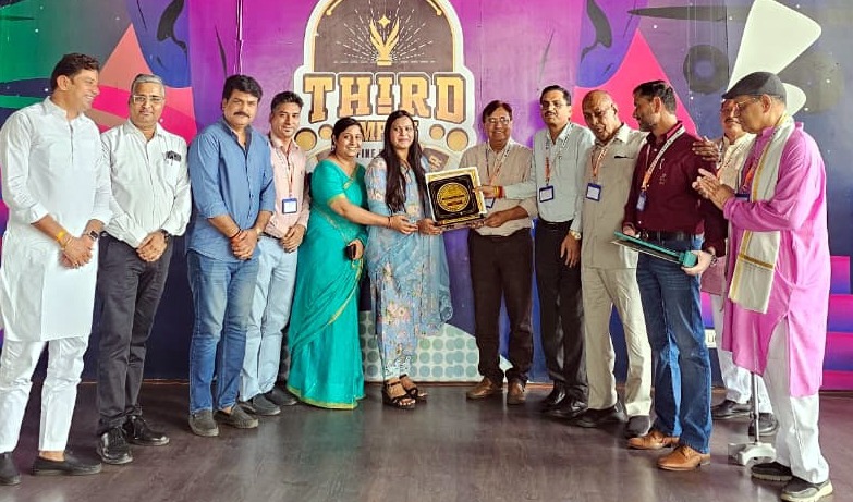 जयपुर में एबीएचआरओ नारी शक्ति अवॉर्ड से सम्मानित हुईं अल्का शर्मा और सपना मौर्य