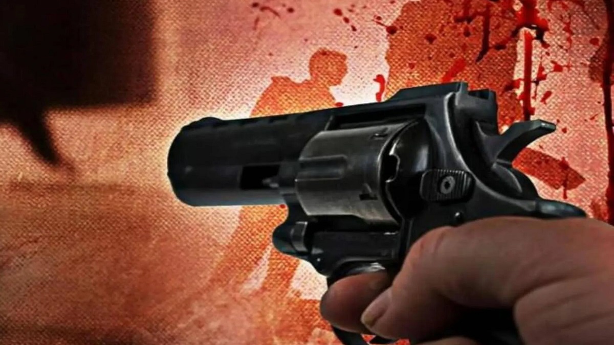 Bihar Crime: बाइक की सर्विसिंग से संतुष्ट नहीं हुआ तो गैरेज संचालक को मार दी गोली, सिर में गोली लगने से….