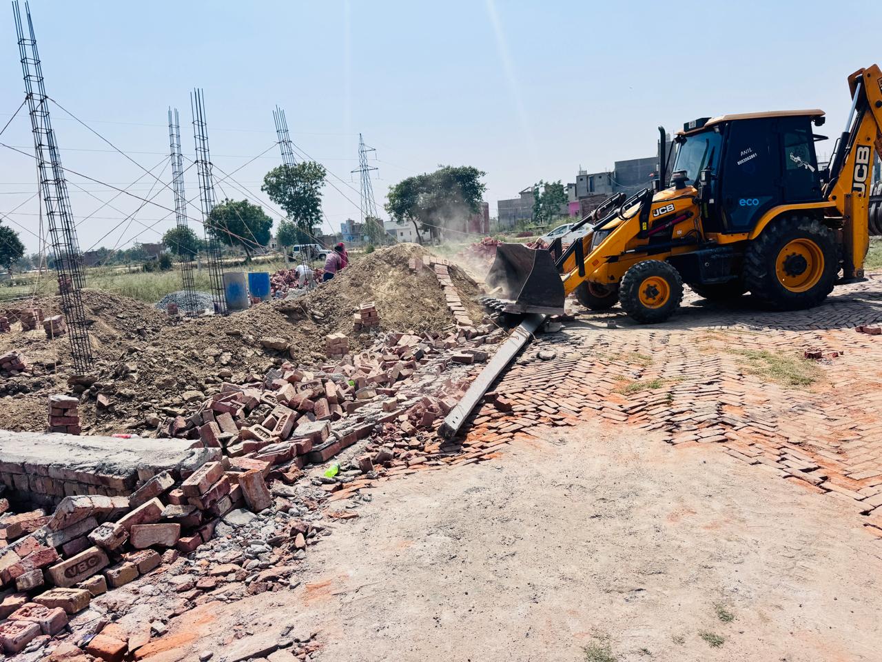 सोनीपत में अवैध निर्माण पर चला SMDA का बुलडोजर: नाहरी में 7.5 एकड़ में विकसित हो रही 2 कॉलोनियां ध्वस्त