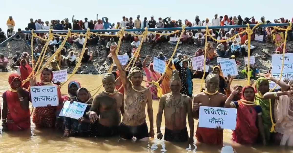 छतरपुर में किसानों ने लगाई सांकेतिक फांसी: केन बेतवा लिंक परियोजना के तहत मुआवजे की मांग, बैठक के बाद भी नहीं बनी बात