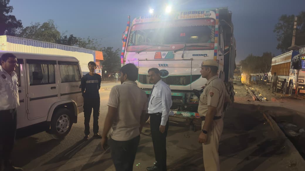 दिन में ठहराव, रात में रफ्तार—ओवरलोड ट्रकों पर प्रशासन का कड़ा प्रहार